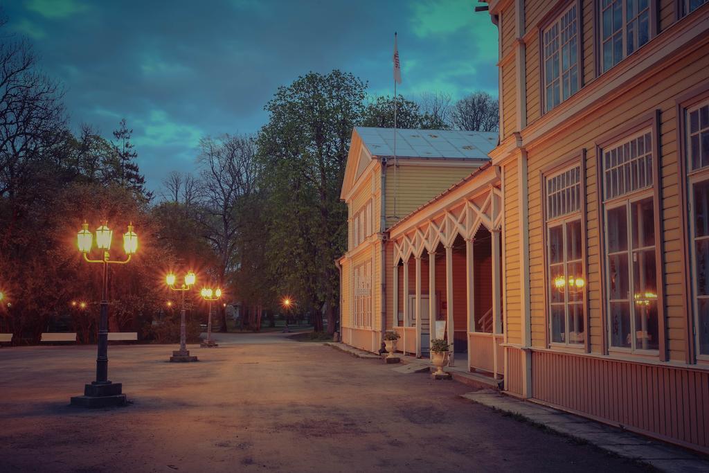 Kuursaal Guesthouse Kuressaare Exteriör bild