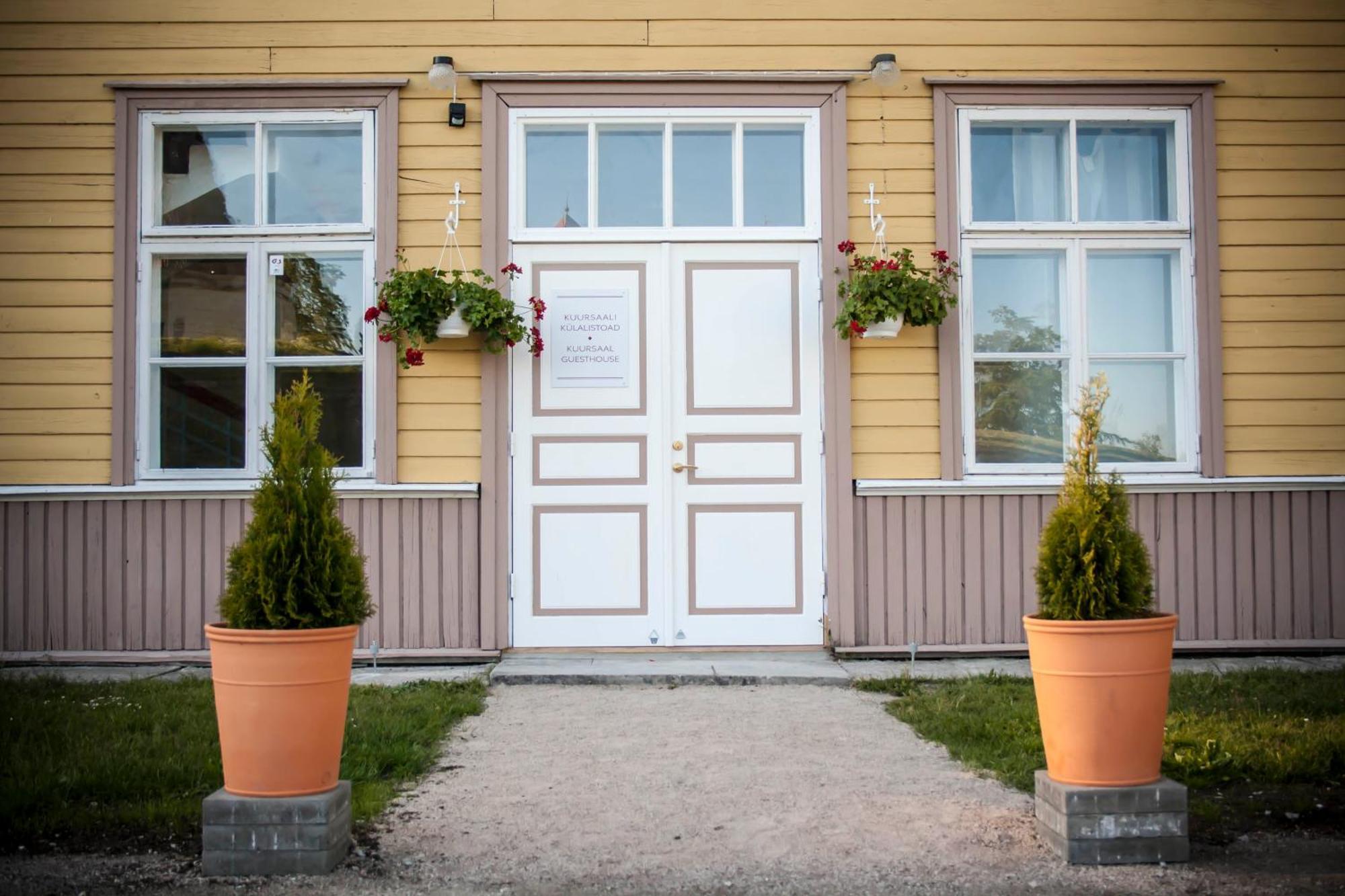 Kuursaal Guesthouse Kuressaare Exteriör bild