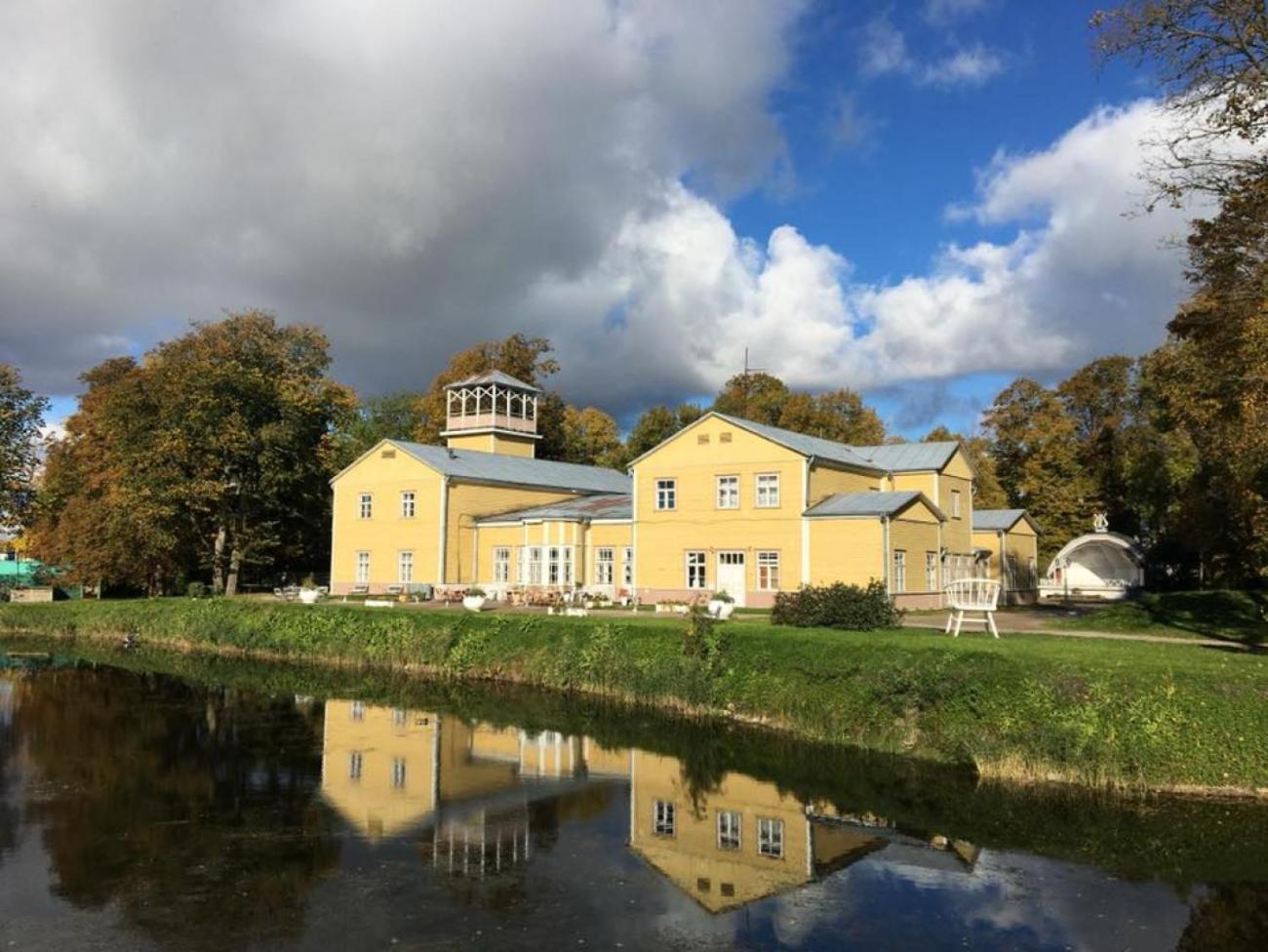 Kuursaal Guesthouse Kuressaare Exteriör bild