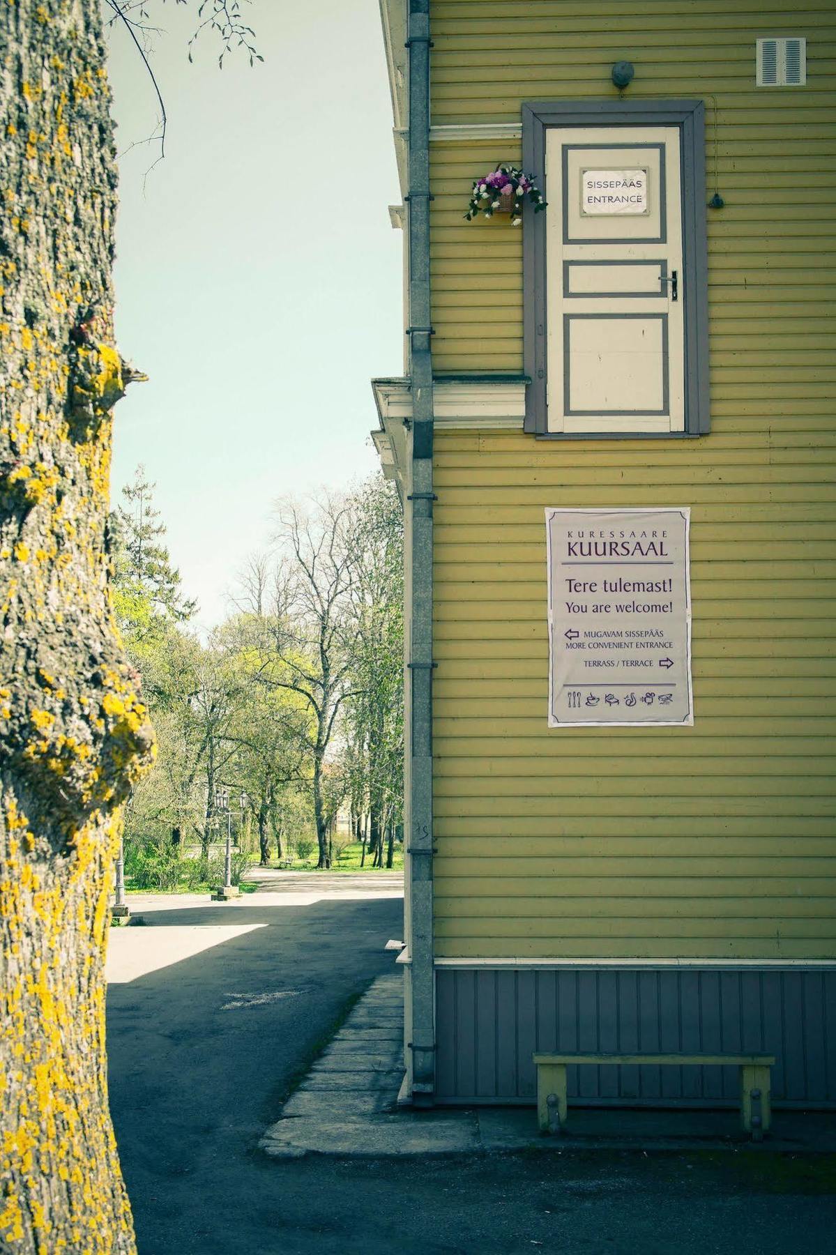 Kuursaal Guesthouse Kuressaare Exteriör bild