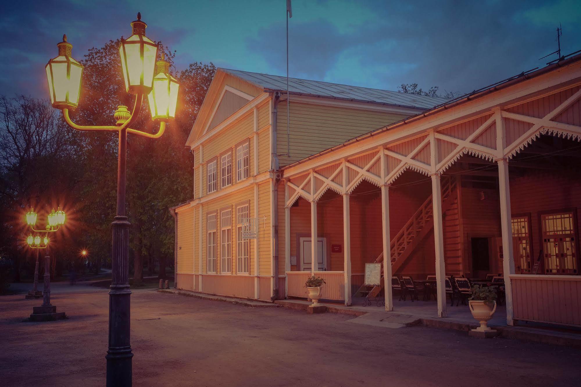 Kuursaal Guesthouse Kuressaare Exteriör bild